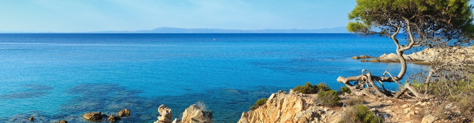 Aegean sea coast landscape with aquamarine water, view near Mega Portokali Beach (Sithonia, Chalkidiki, Greece); Foto: Colourbox.de / #2493