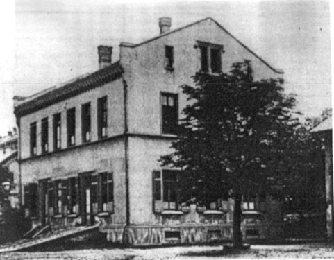 Erste Veterinäranstalt zu Gießen unter Professor Pflug auf dem Seltersberg, heute Frankfurter Str. 87, Vet.-Anat.-Institut, ab 1907 Pharmakologisches Institut.