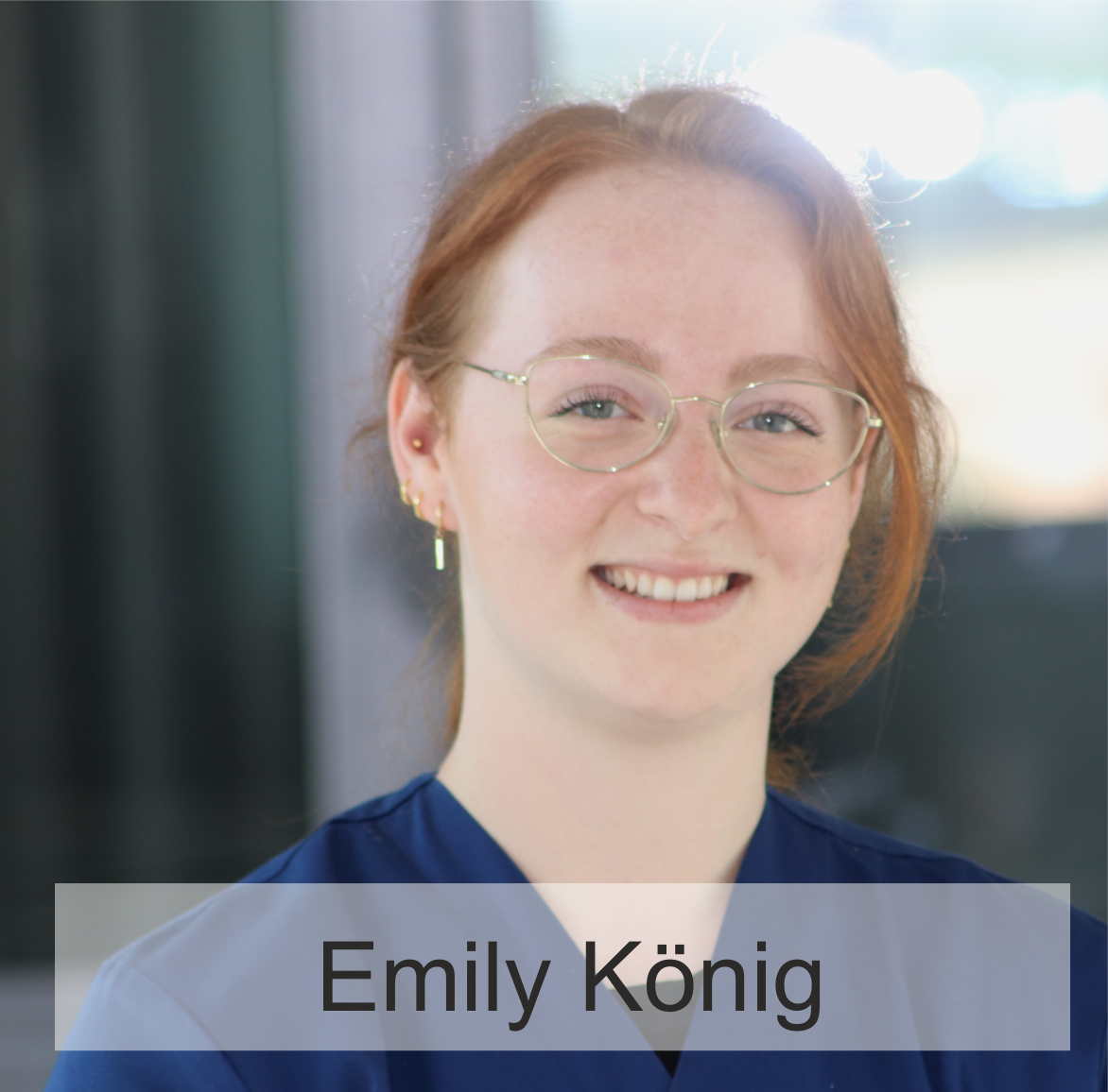 Emily König.png