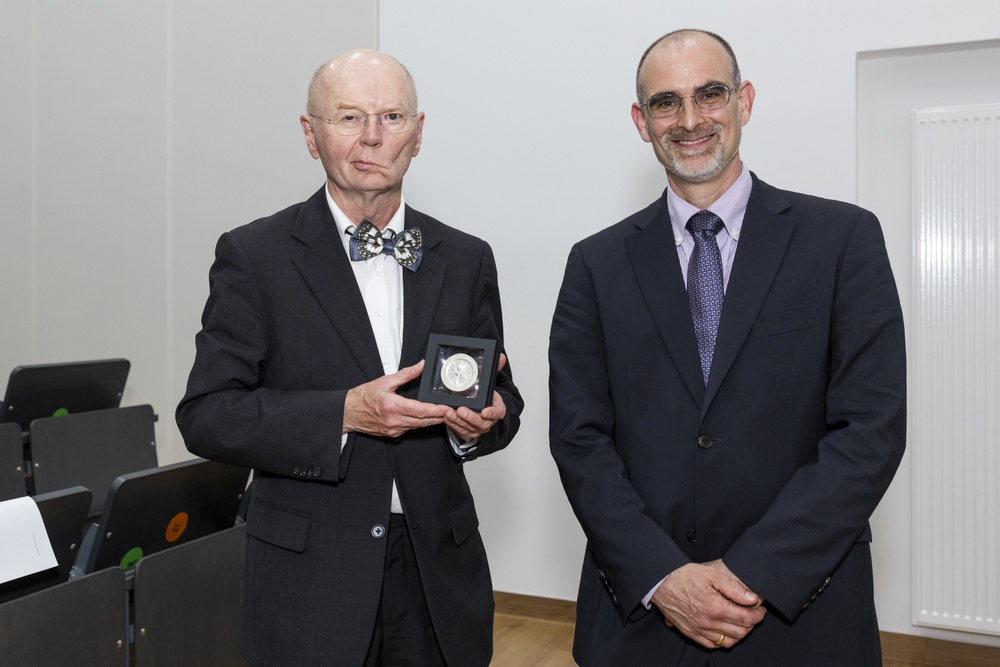 Verleihung des Ehrenpreises (Ehrenmedaille), Laudatio: Herr Prof. Dr. Peter König