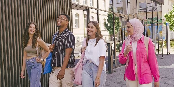 Students in front of a lecture hall