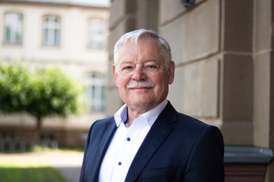 Wechsel an der Spitze des Dekanats Medizin der JLU: Prof. Jürgen Lohmeyer wird am 1. Oktober das Amt des Dekans übernehmen. Foto: Jessica Reuther